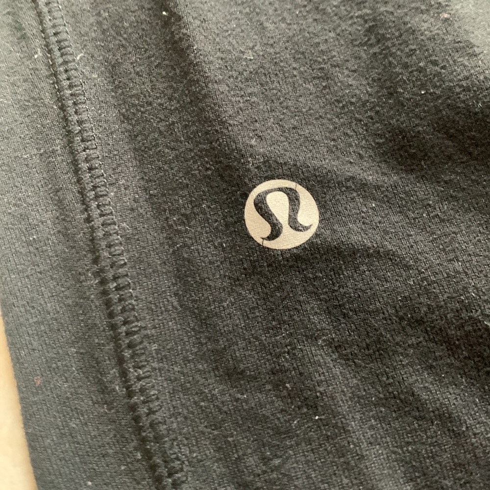 Lululemon capri - Picture 2 of 4